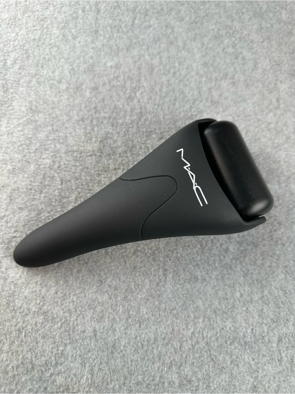 MAC Cosmetics Black Ergonomic Facial Ice Roller Massager Cryo Skincare Tool
